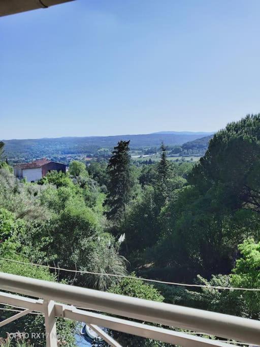 Appartement Au Coeur Du Village De Callian Bagian luar foto