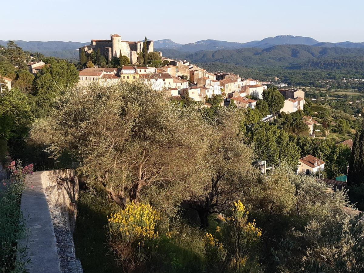 Appartement Au Coeur Du Village De Callian Bagian luar foto