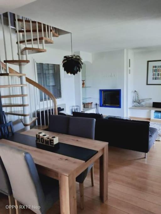 Appartement Au Coeur Du Village De Callian Bagian luar foto